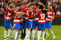 包含格拉纳达在比赛中激情拼搏，以微弱优势获胜的词条