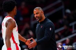 火箭队主教练调整阵容，迎来胜利转机
