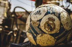 皇马官宣签下切尔西射手，刷新转会费纪录，球迷狂喜不已