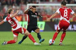 法兰克福主场连胜，远走前列