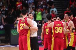 四川男篮在比赛中展现出团队力量