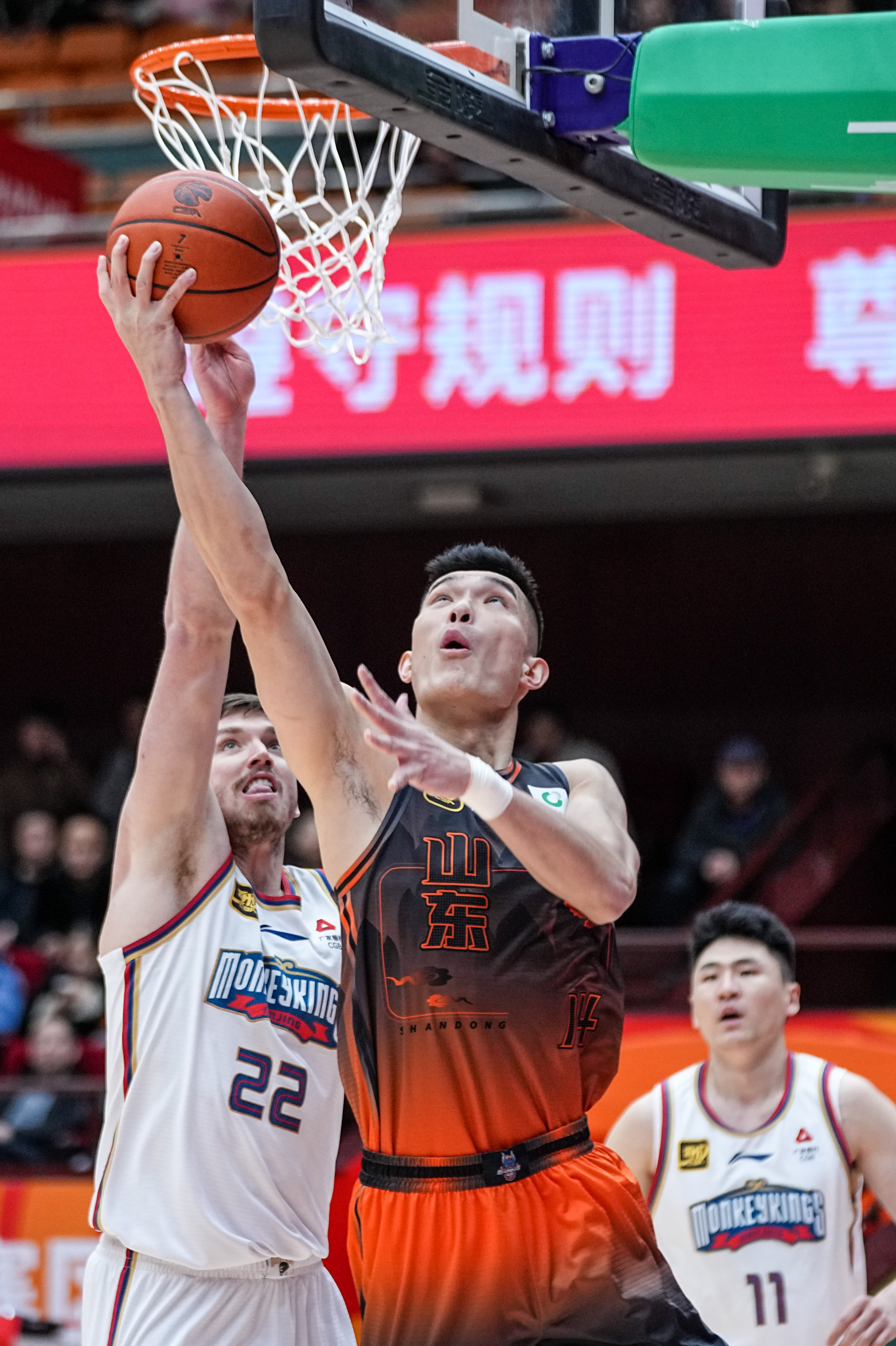 山东男篮再斩敌手，全场出色表现成功保持领先的简单介绍