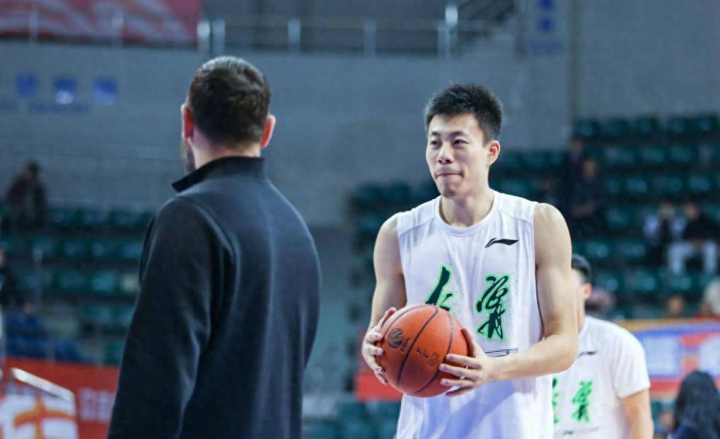上海男篮主帅战术妙传,带领球队夺冠 上海男篮主帅战术妙传,带领球队夺冠