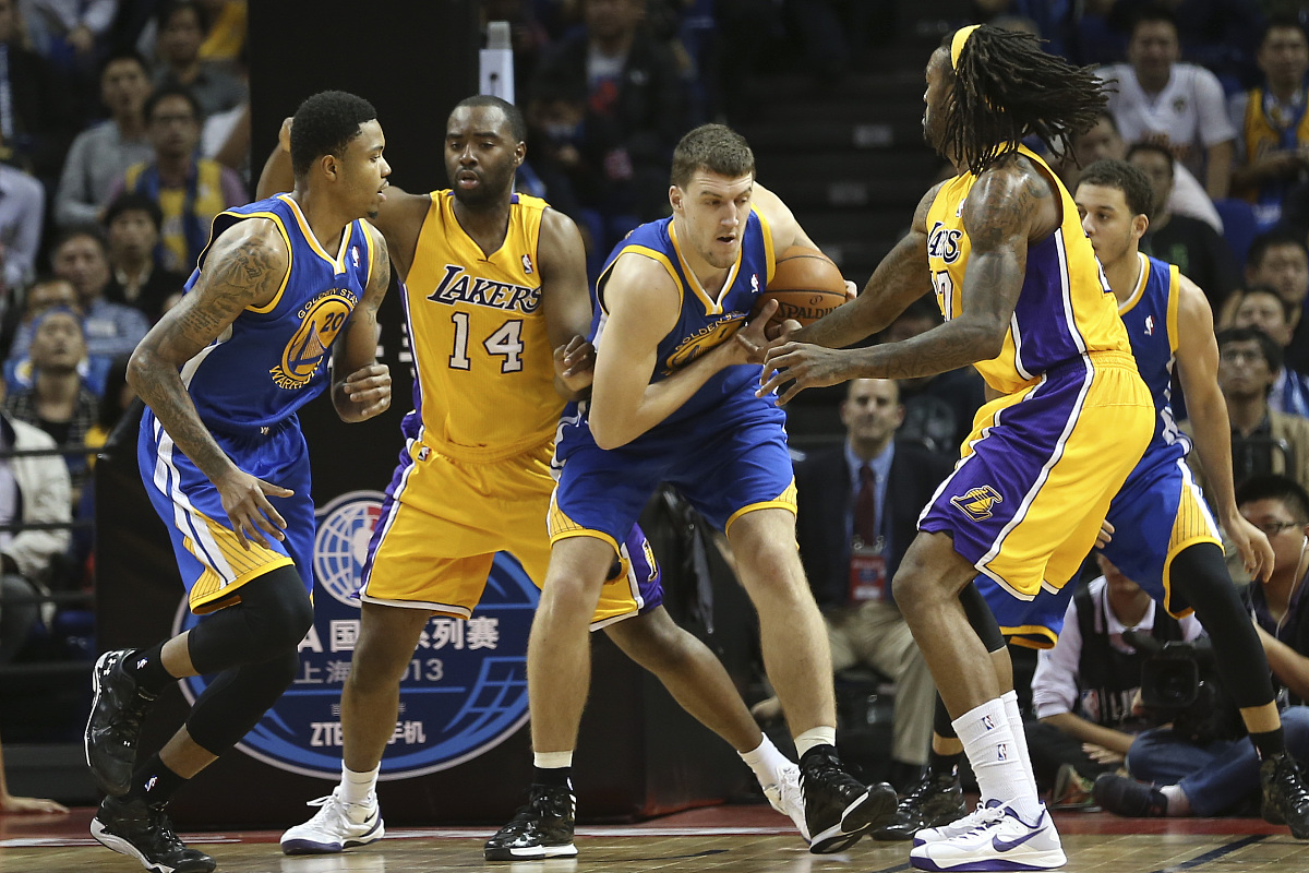 勇士遭遇三连败，季后赛前景堪忧的简单介绍